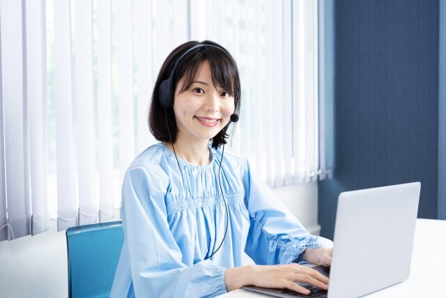 日本語教師就職活動中の女性イメージ